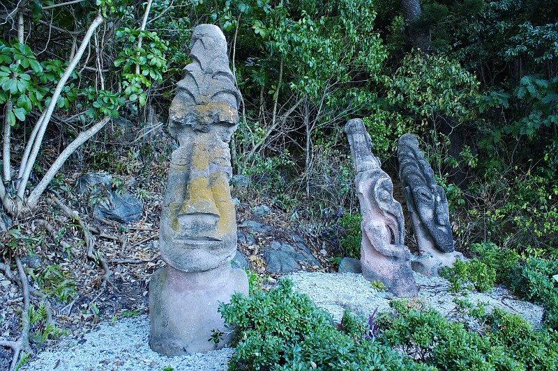 2009-11-06 22-02-58_1.jpg - blöder Osterinsel-Skulpturen-Verschnitt auf der bescheuerten Tour mit der  "Voyager"